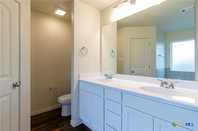 Building Photo - 3207 Salt Fork Dr