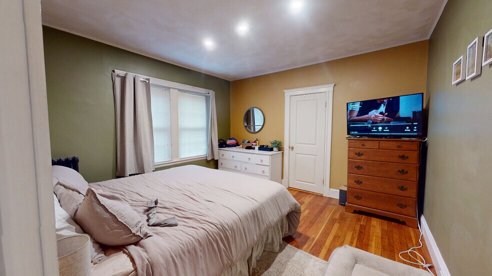 Building Photo - 33 Walter St