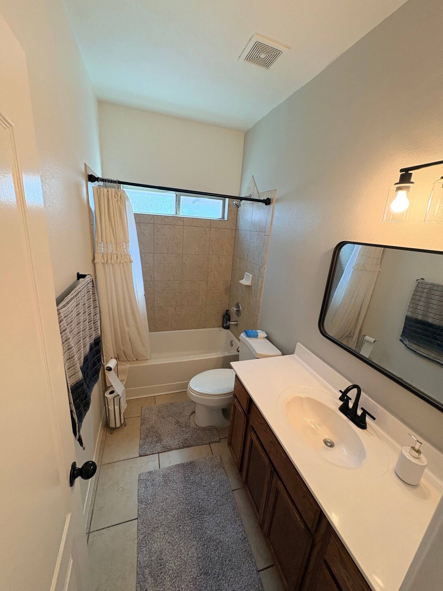 2nd Full Bathroom - 3119 Sunny Prairie Dr