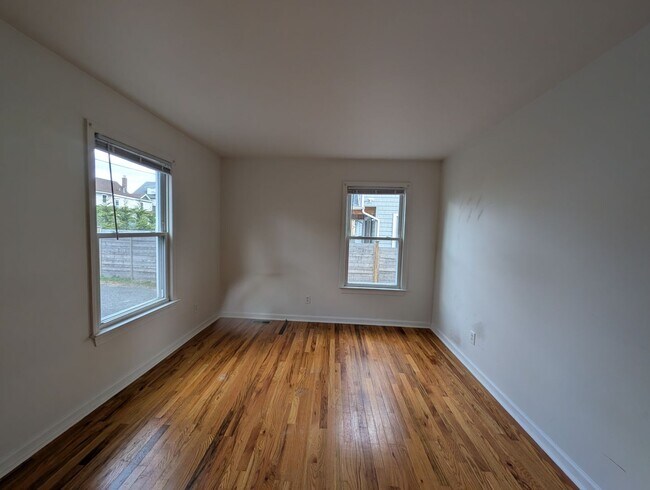 Building Photo - 511 Sewall Ave