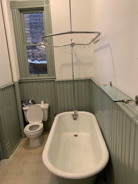 Tub with shower feature - 205 W 4th St