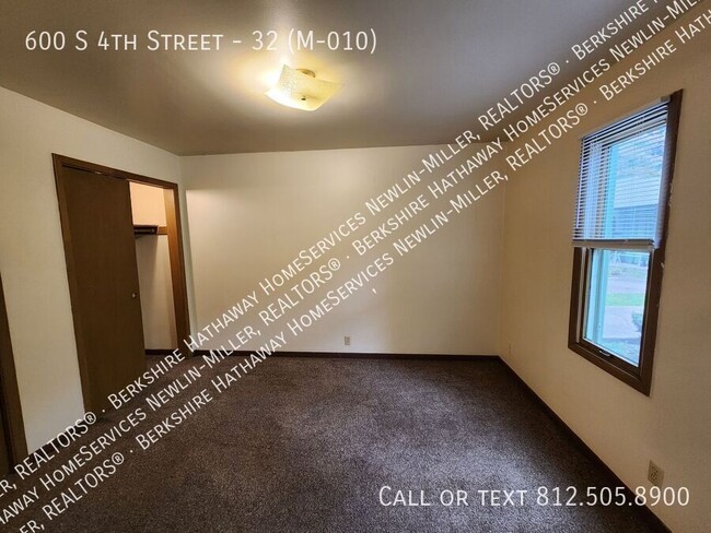 Building Photo - Downtown 1 bedroom Courtyard Apartment