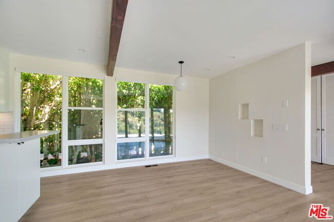 Building Photo - 2121 Stradella Rd