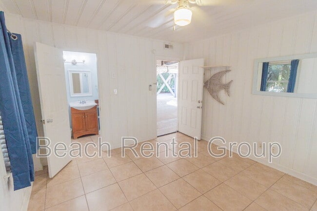 Building Photo - 4718 Seaview St