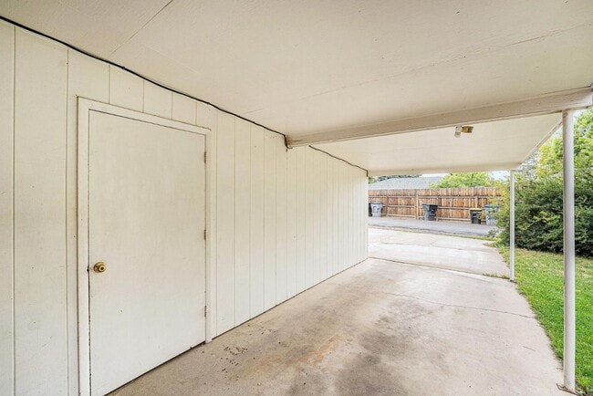 Building Photo - 1135 Judson St