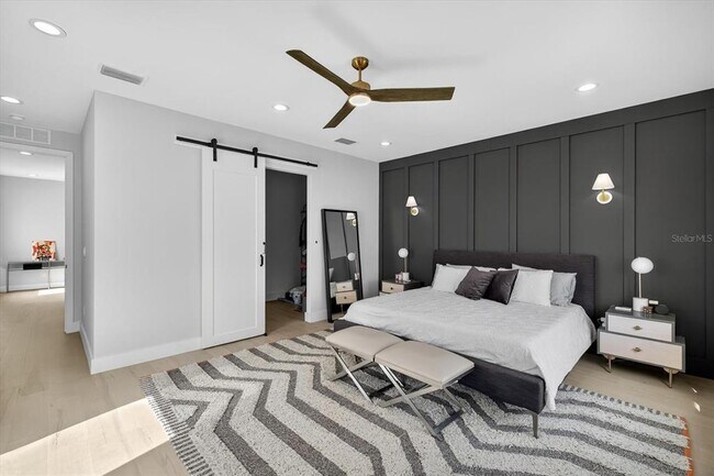 Building Photo - 423 W Amelia Ave