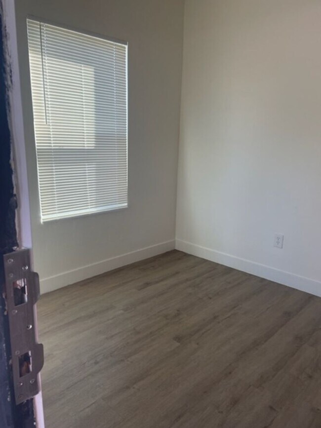 Building Photo - Unique Tri plex