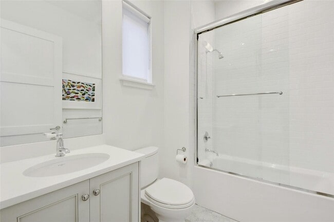 Building Photo - 2510 Sutherland St