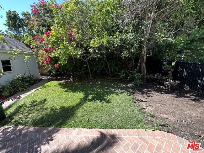 Building Photo - 623 Palisades Ave