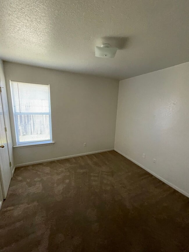 Building Photo - 1615 Yuma Trail