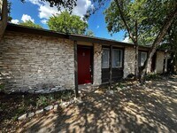 Building Photo - Samuelson Properties 2 (310 Craigmont Dr)