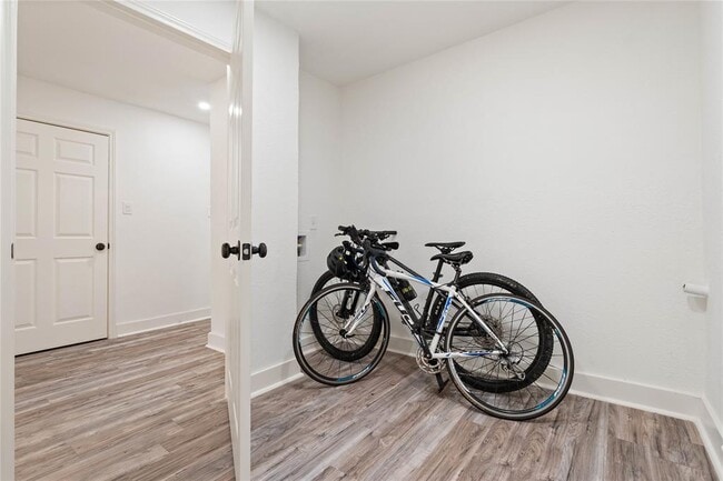 Building Photo - 6807 Trendal Ln