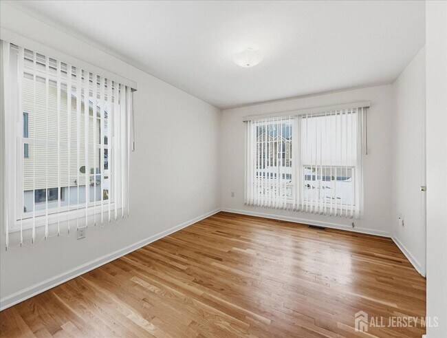 Building Photo - 37 Jersey Ave