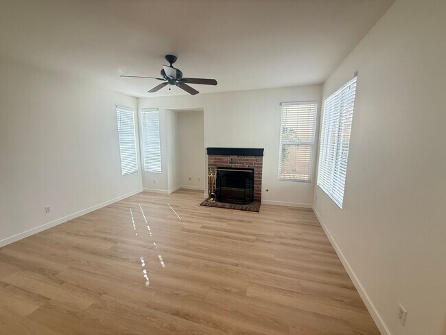 Building Photo - Spacious 3-Bedroom Home in the Andorra Community of Valencia!