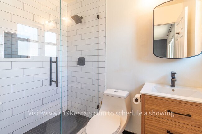 Building Photo - Beautiful 3 Bedroom, 2 Bath Home with Spa,...