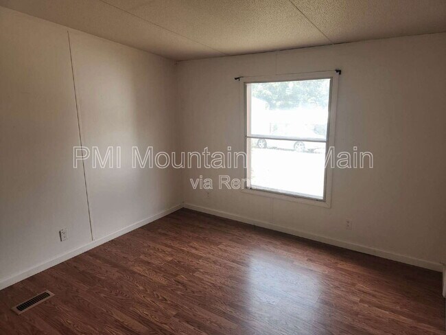 Building Photo - 32 Misty Mountain Way