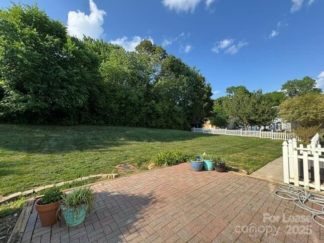 Building Photo - 9037 Castlebay Dr