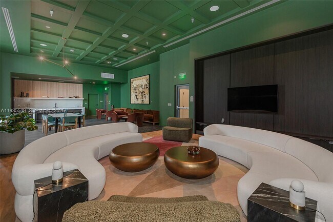 Building Photo - 11 NE 6th St