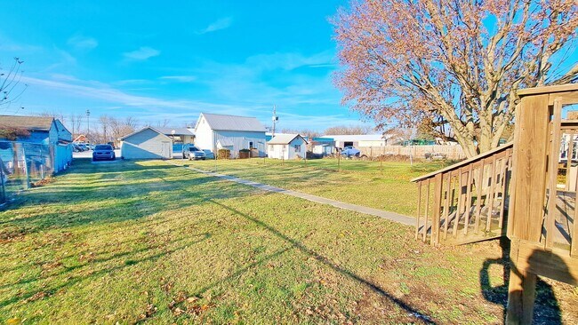 Building Photo - 523-523 1/2 Frederick Street