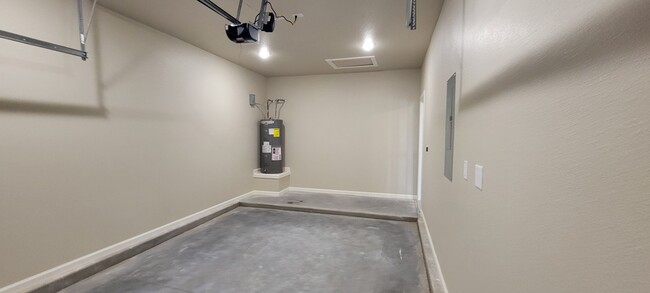 Building Photo - ra2720