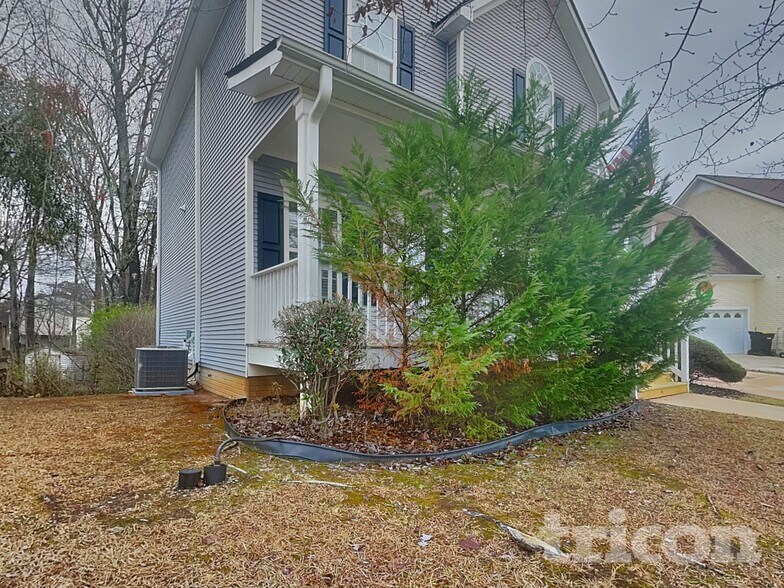 Building Photo - 37 Roxbury Ln