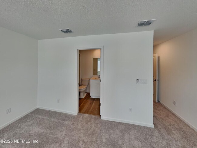 Building Photo - 590 Holly Lks Dr