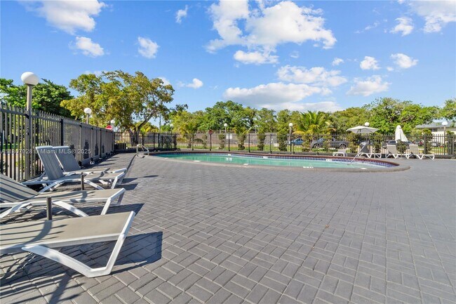 Building Photo - 7900 S Colony Cir