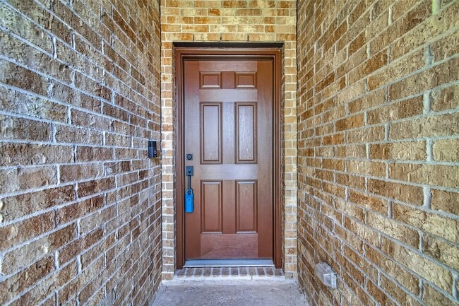 Building Photo - 16307 Rockdale Landing Dr