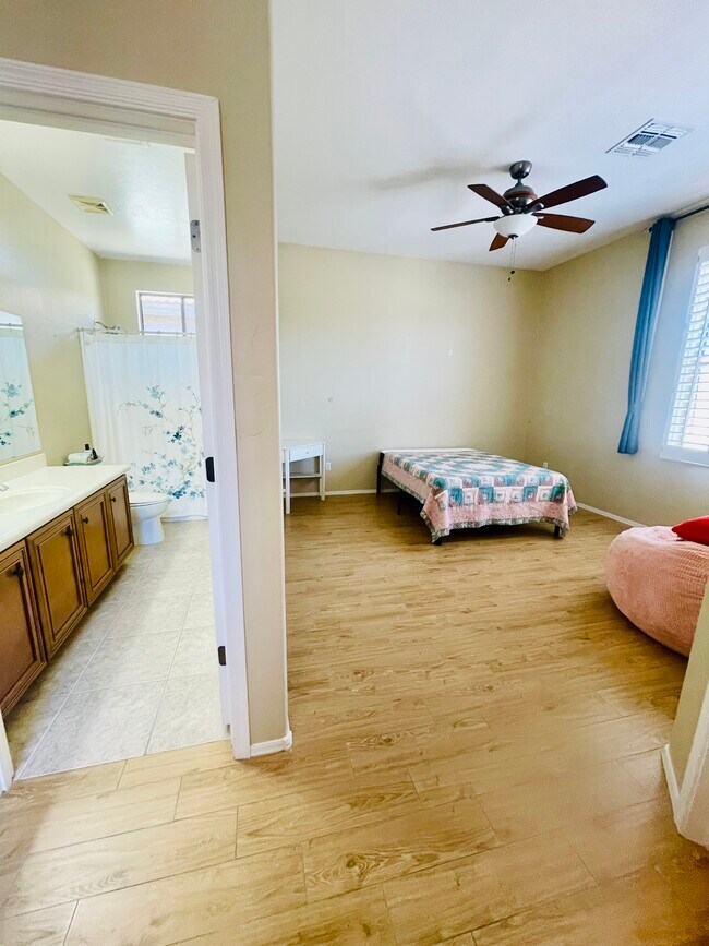 Building Photo - 11064 S Camino San Clemente