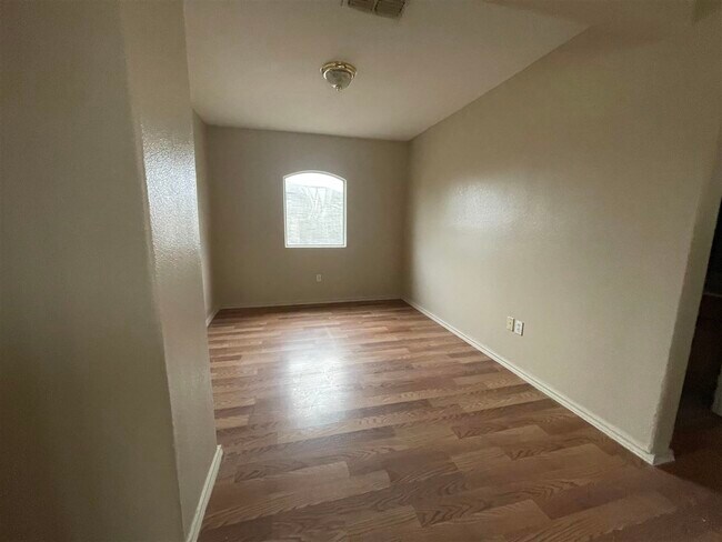 Building Photo - 519 Gandara Dr