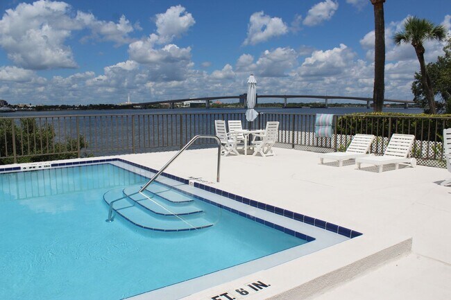 Building Photo - Furnished 1 bedroom condo at Pier 43