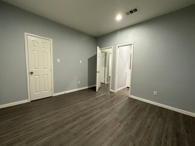 Building Photo - 7411 Novella Dr