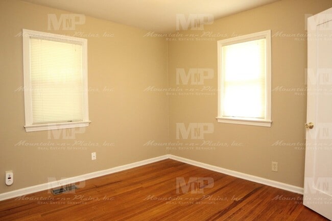 Building Photo - 230 N Whitcomb St
