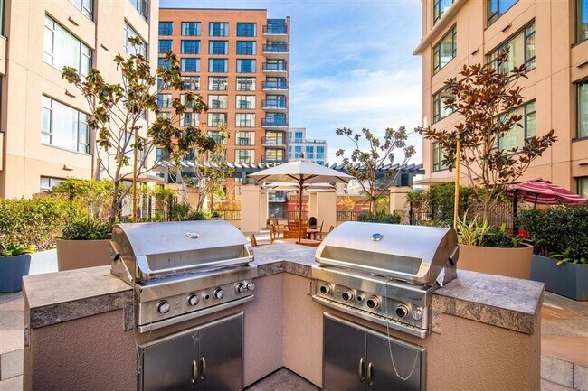 Building Photo - Newly Remodeled 2B/2BA condo w/ Reserved P...