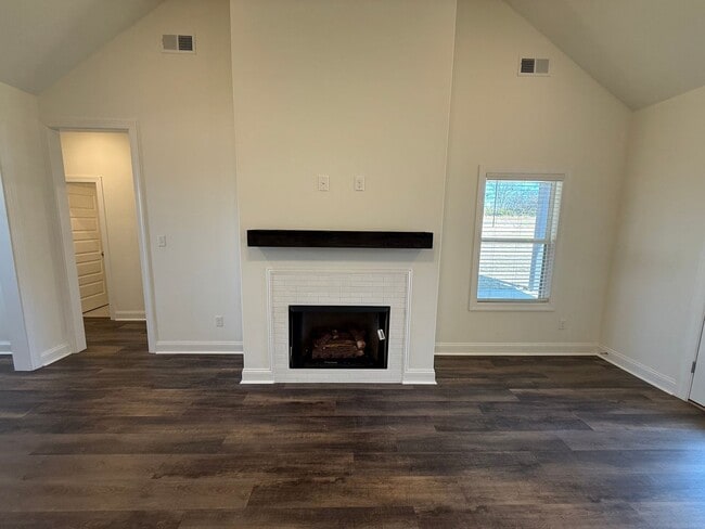 Building Photo - 7436 Newbury Dr