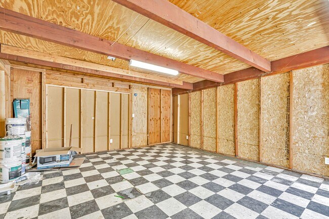 Building Photo - Beautifully Maintained 3-Bedroom Home l Hu...
