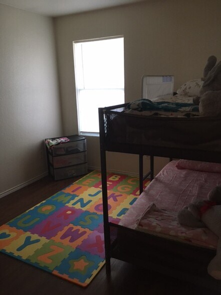 side upstairs bedroom - 4302 Jeff Scott Dr