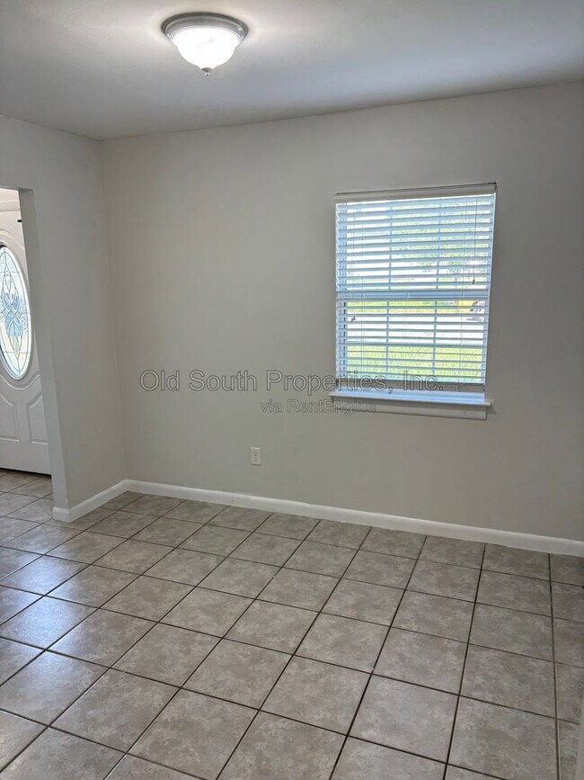 Building Photo - 8410 Williamsburg Cir