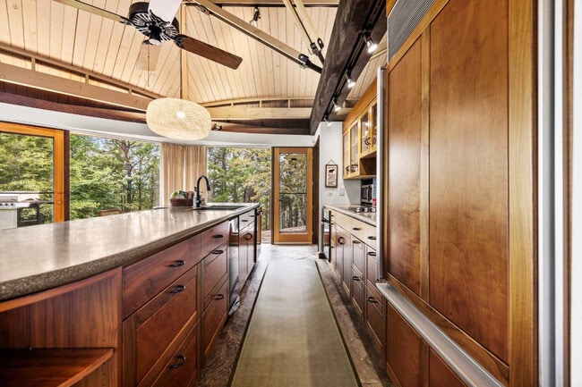 Building Photo - 1816 Bear Spgs Wy