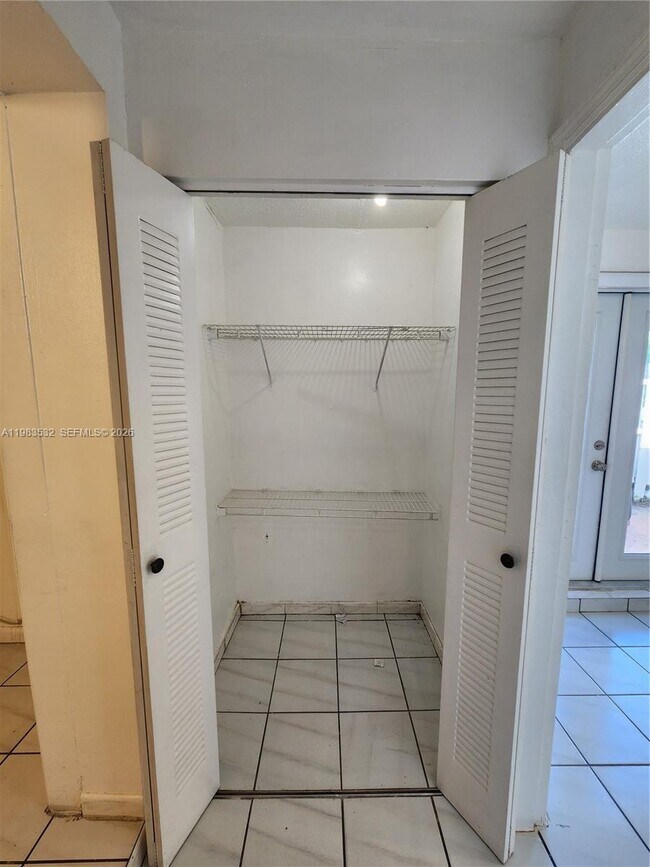 Building Photo - 2210 SW 89th Ct