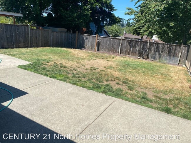 Building Photo - 2 br, 1 bath House - 3310 NE 6th St