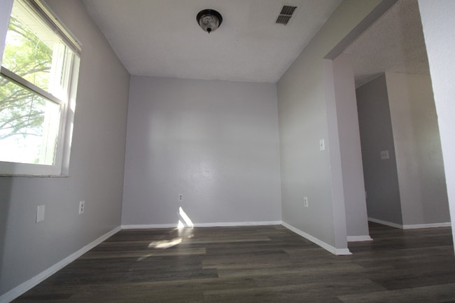 Building Photo - 2105 Blossom Ct