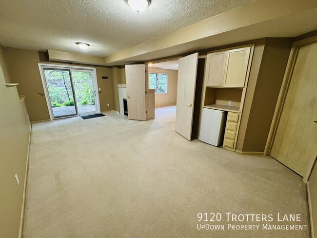 Building Photo - 9120 Trotters Ln