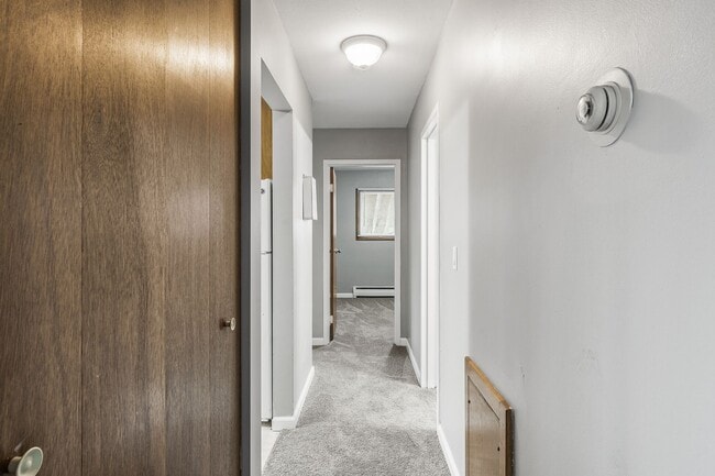 Building Photo - Spacious 2BR/1Bath Available Now!