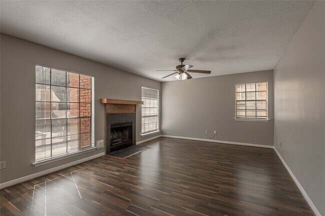 Building Photo - 2402 Sycamore Ave