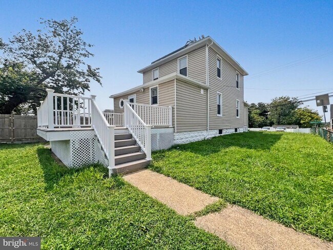 Building Photo - 5900 Hamilton Ave