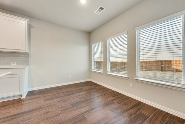 Building Photo - 1440 Twin Frks Dr