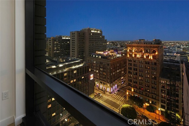 Building Photo - 400 S Broadway
