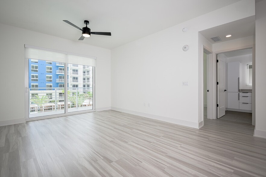 Building Photo - Blu Aventura