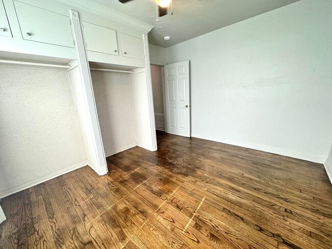 Building Photo - Adorable two-bedroom One-bathroom house located in the Kendall-Whittier neighborhood!